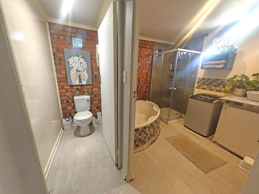 8 Bedroom Property for Sale in Fleurdal Free State